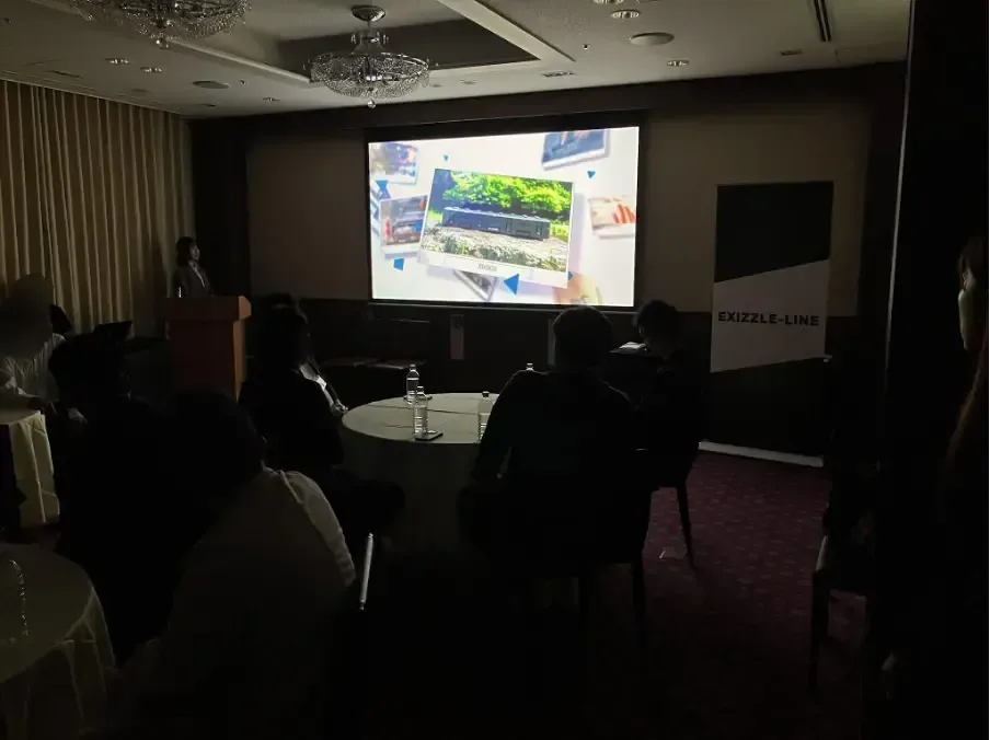 オープニングムービーが上映された会場の様子