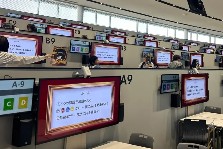 格付けバトルの回答システムが用意された最新設備の教室