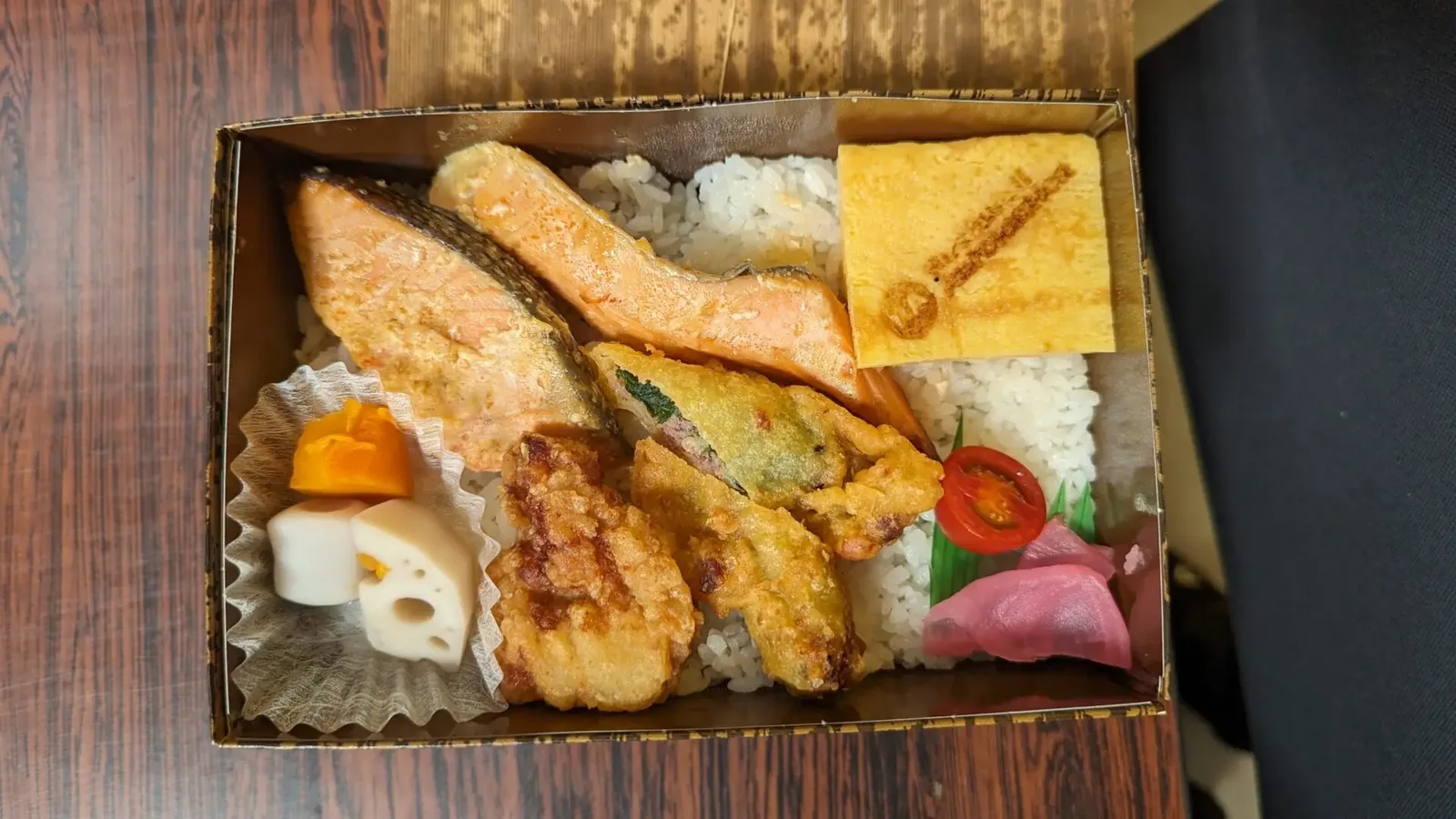 昼食に用意されたIKUSAのビジメシランチBOX