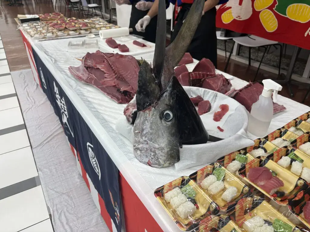 マグロ解体ショー